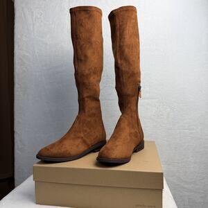 New in Box Kenneth Cole Gentle Souls Womens Emma Stretch Boot Brown Size 5 M